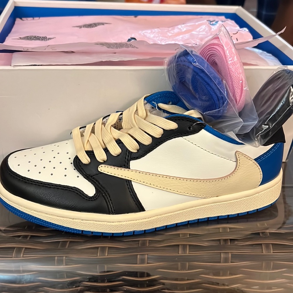 Fragment x Travis Scott x Jordan 1 low